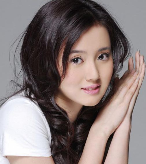 32岁女演员江铠同罕见现身猪鼻子嘴角下垂网友从头做人