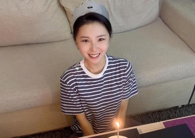 唯一不同的是,今年的何可欣终于有男朋友了,何可欣在自己的社交平台上