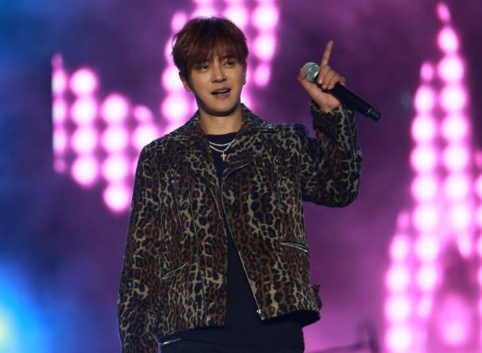 罗志祥跨年夜唱跳回归压轴出场重回舞台一口气连唱6首歌