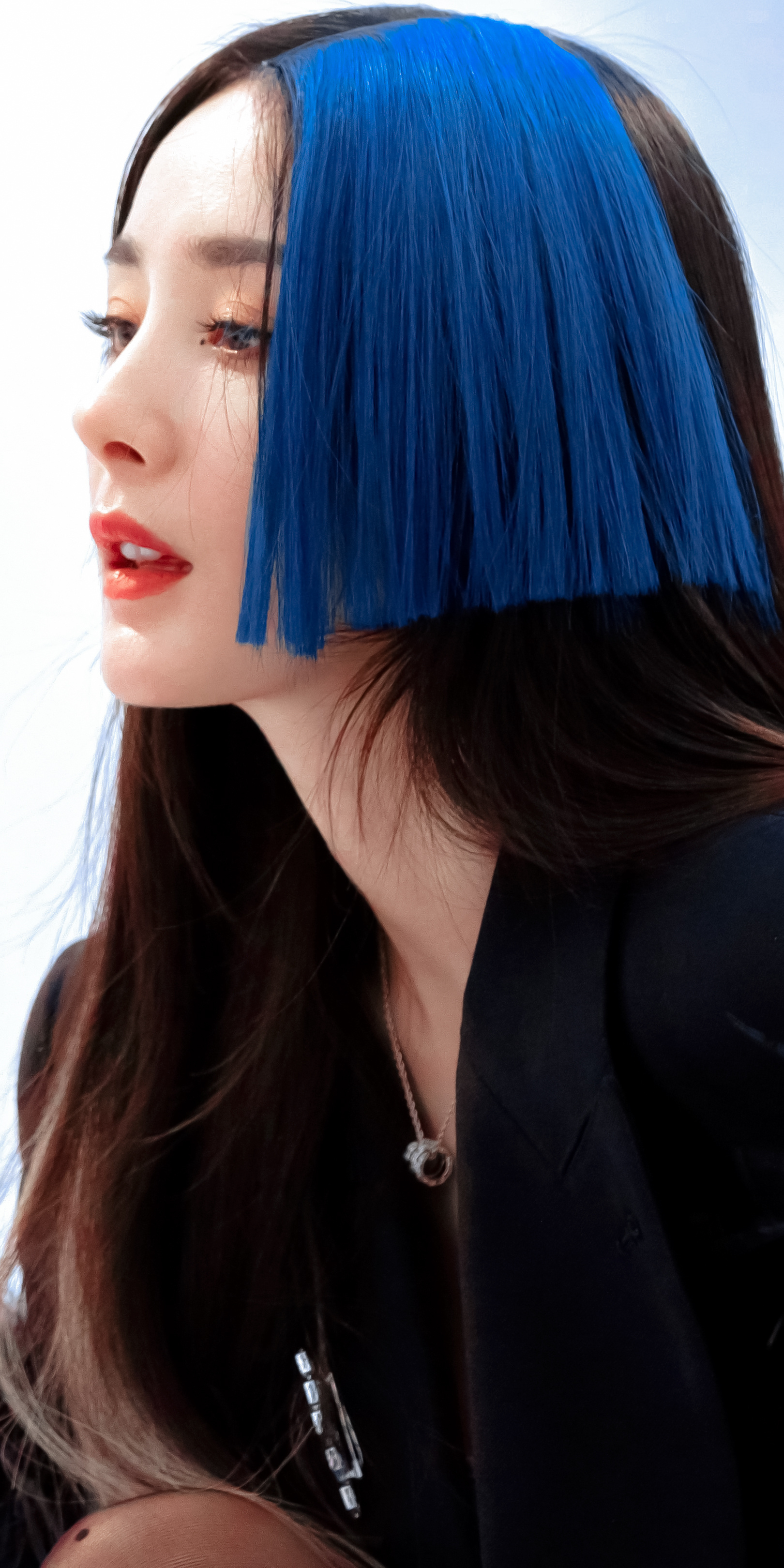 杨幂时装lofficiel开年封面蓝色挑染好酷