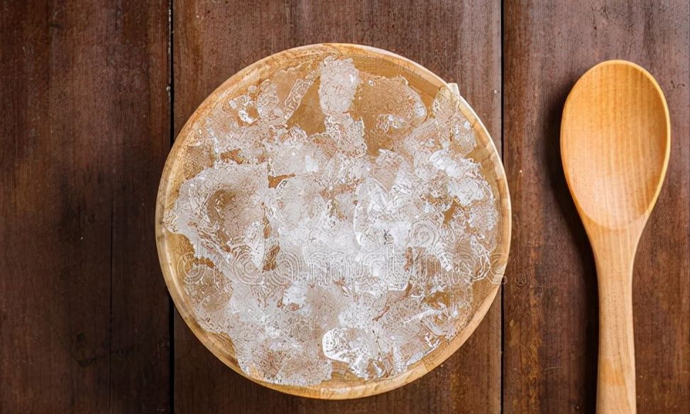 大家想不到吧,还有一些地区,有着腊八节吃冰的习俗,在腊八节前一天,把