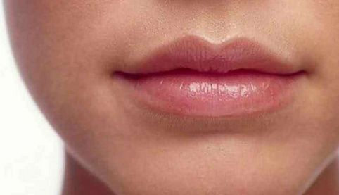 嘴唇的颜色变化可以反映身体的健康状况.