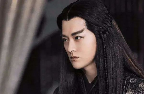 32岁了,毕业于军艺,从12年到现在已经出道9年,无支祁的扮演者叫傅方俊