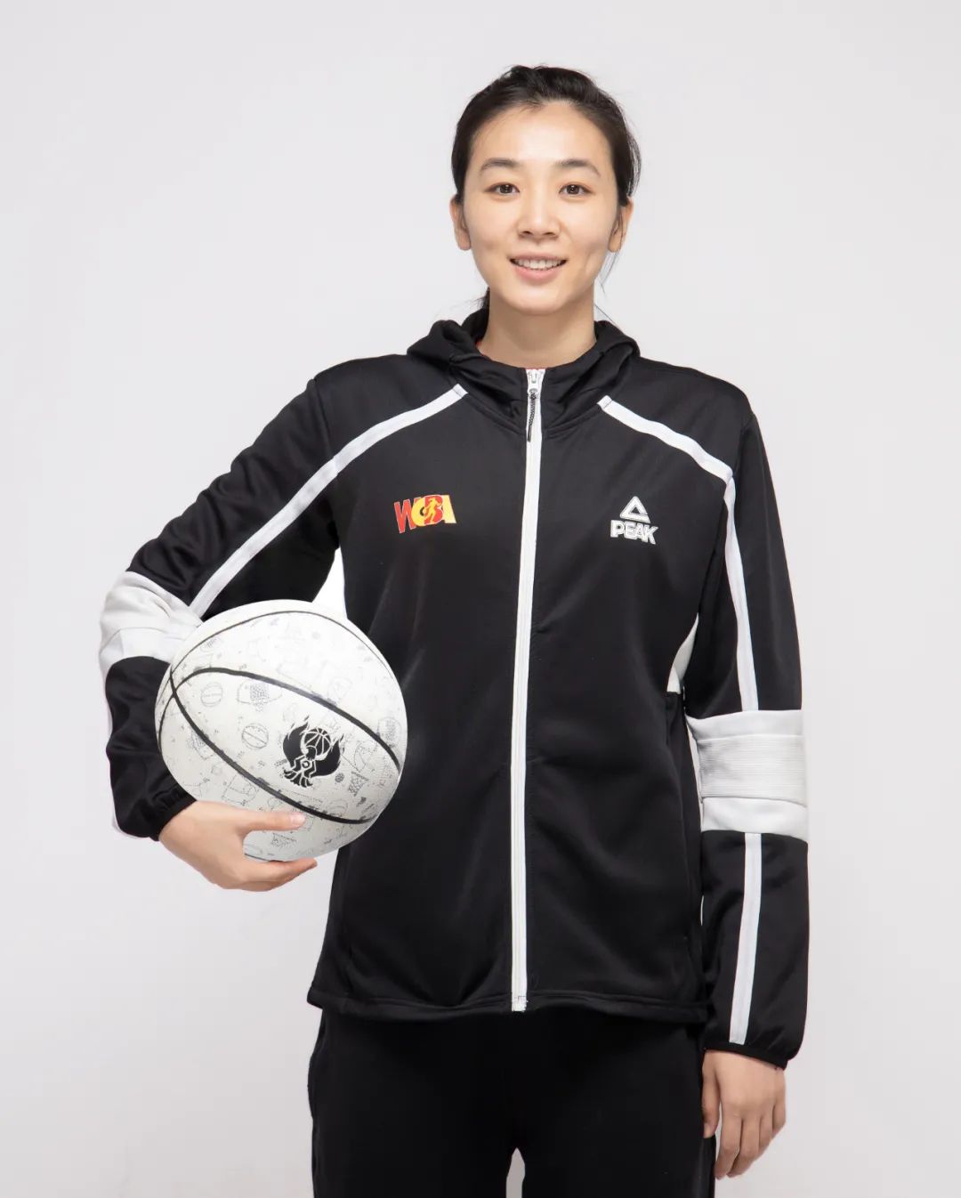 正式退役!再见了,中国篮球第一美女|赵爽|中国女篮_新浪新闻