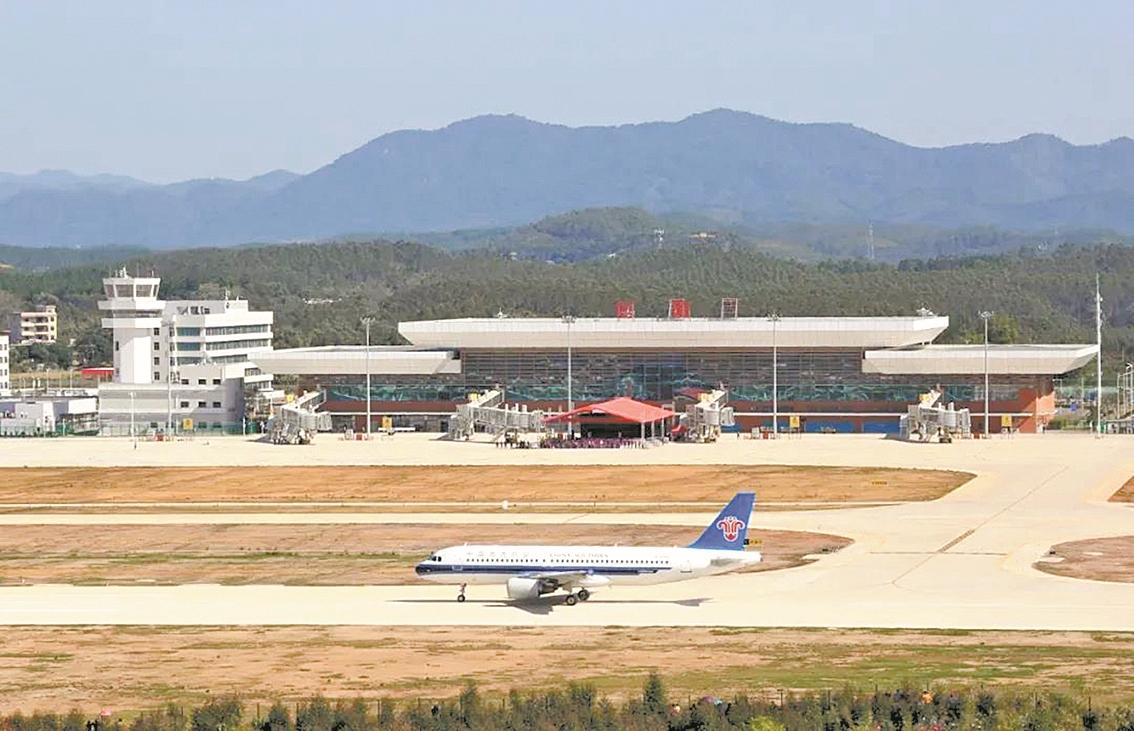 韶关丹霞机场通航满月 旅客吞吐量破万人次|韶关市_新浪新闻