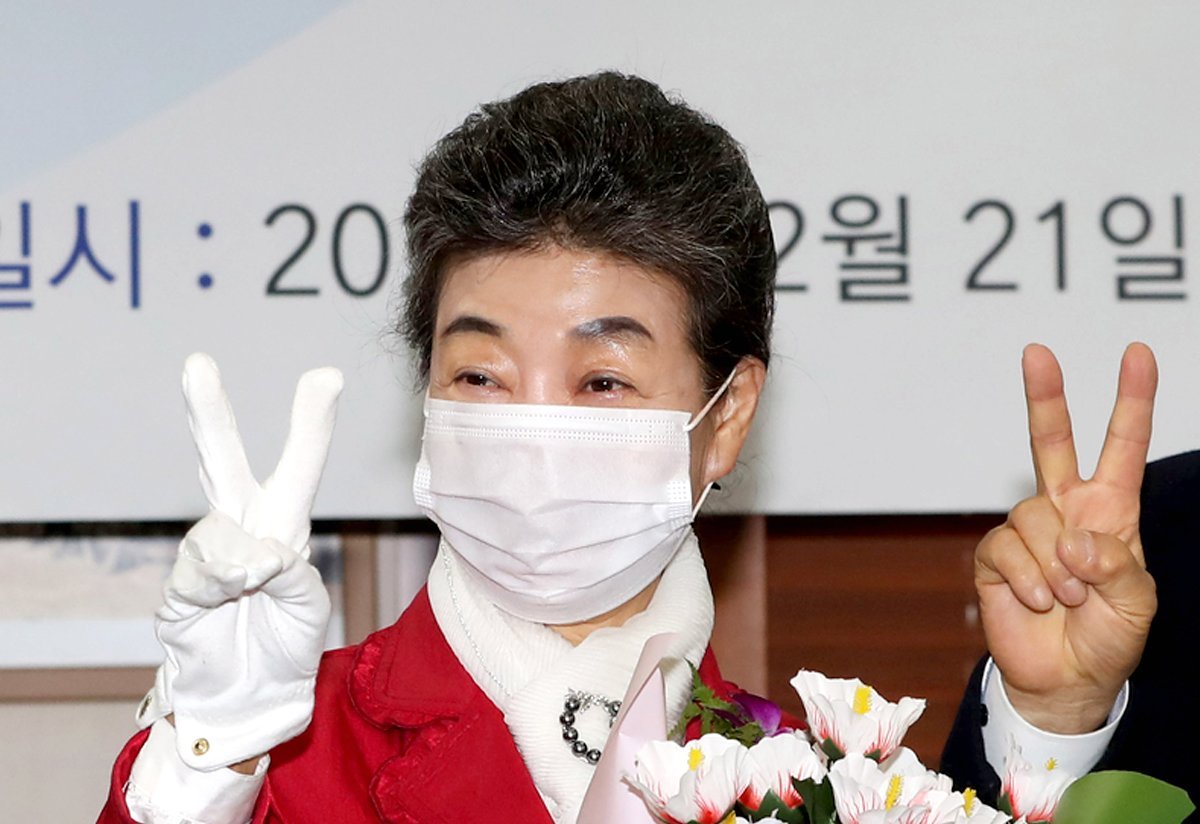 胞妹透露朴槿惠近况原靠输液维生现在白天喝粥晚上吃米饭