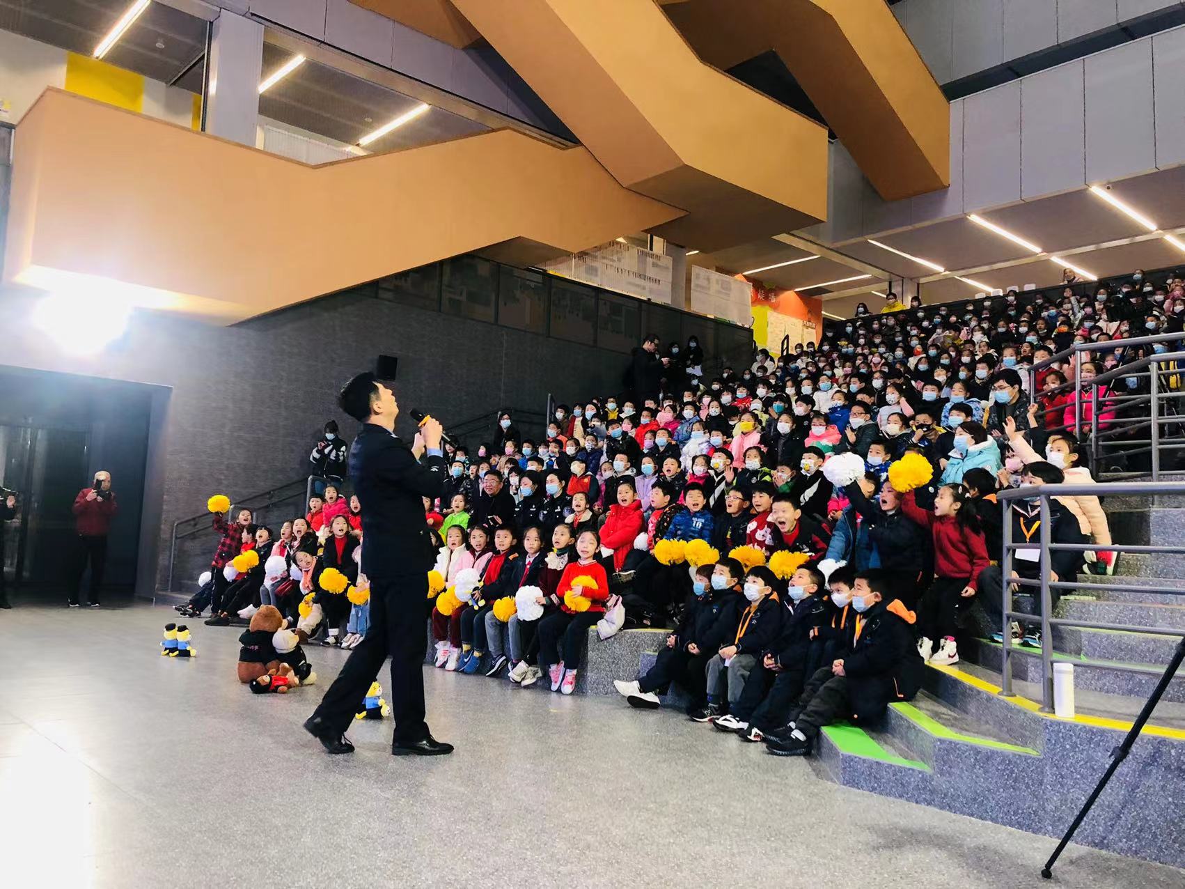 这是一场神奇的冒险旅行，每一颗星都激发热情，还有“大咖”警官、书法大家助阵！休闲区蓝鸢梦想 - Www.slyday.coM