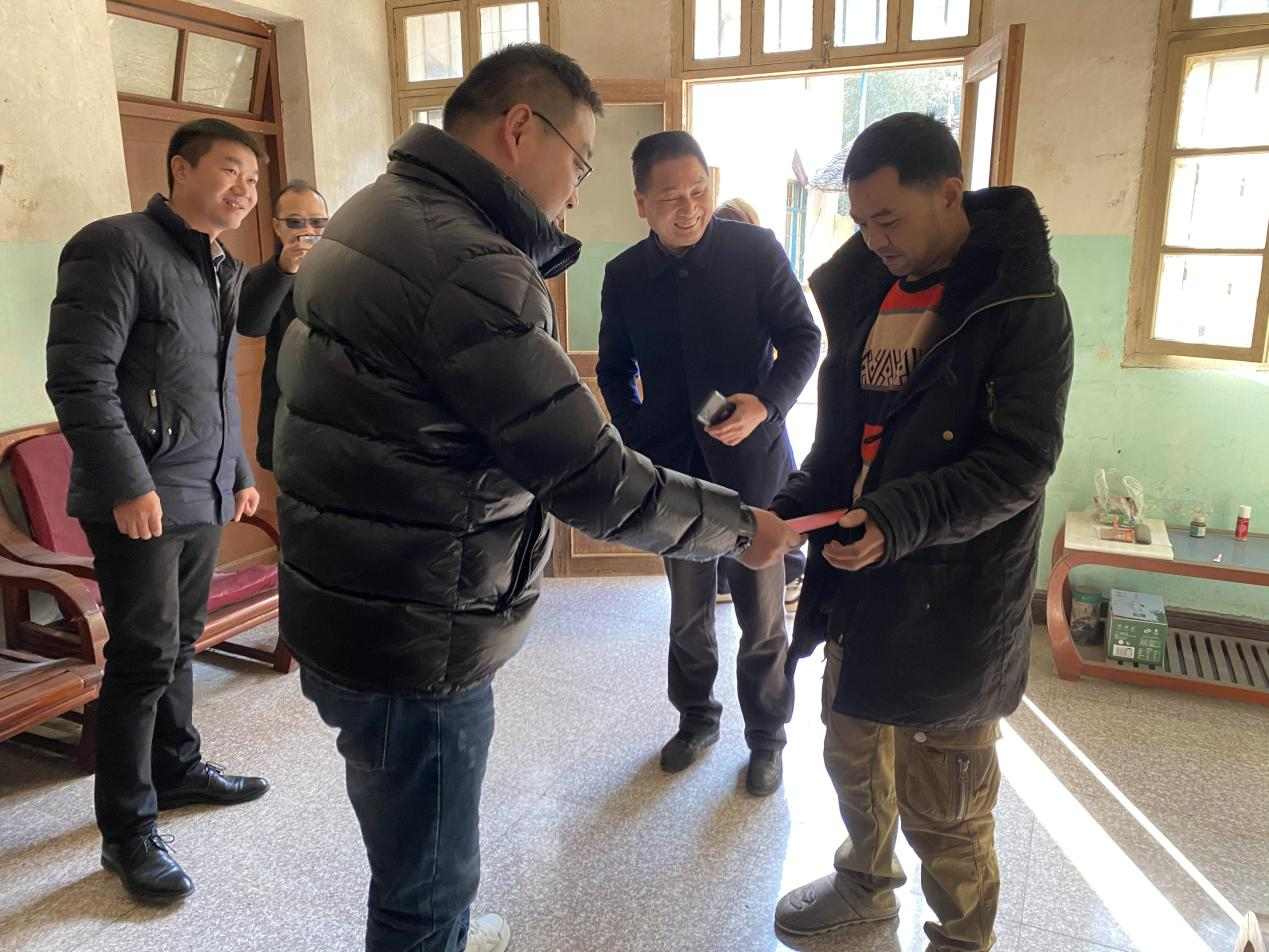 宣城绩溪扬溪镇:县委组织部副部长王绪强一行走访慰问困难群众|宣城市