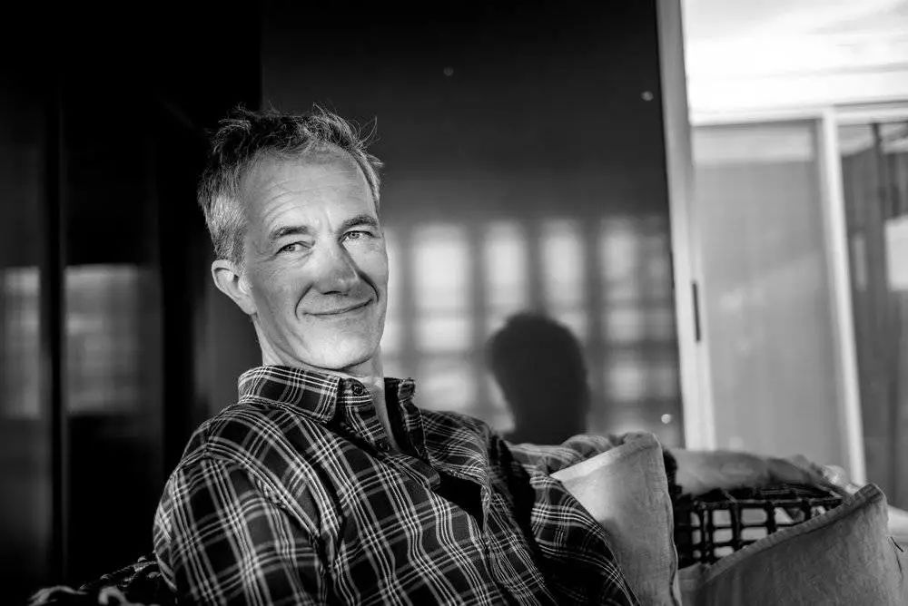 “留学花了400万，现在找不到月薪1万5的工作。”休闲区蓝鸢梦想 - Www.slyday.coM