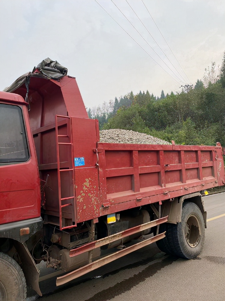 蓬安砂石运输车辆如此运输到底谁来管