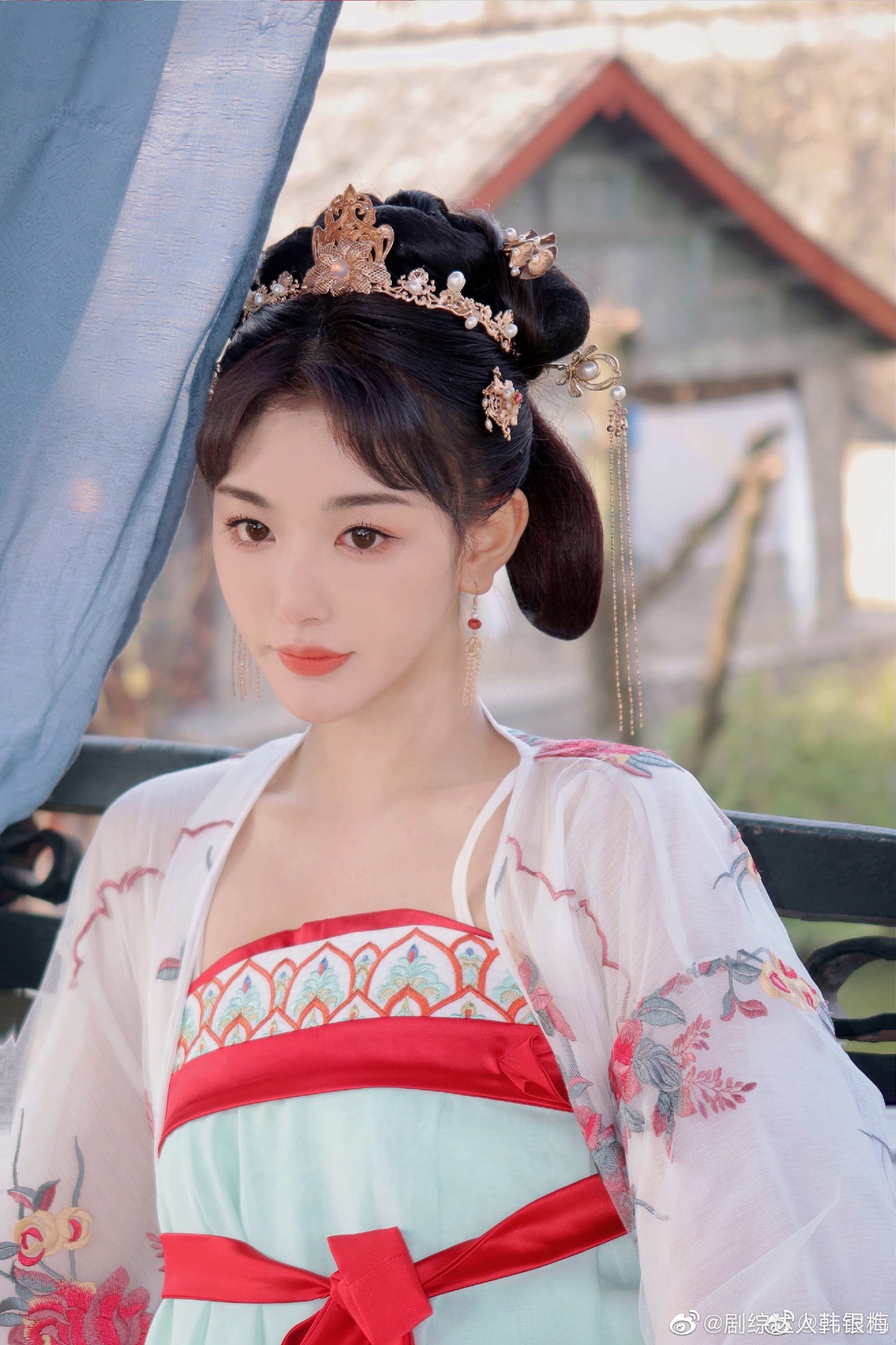 孔雪儿最新古装造型随拍精致的像橱窗里的娃娃