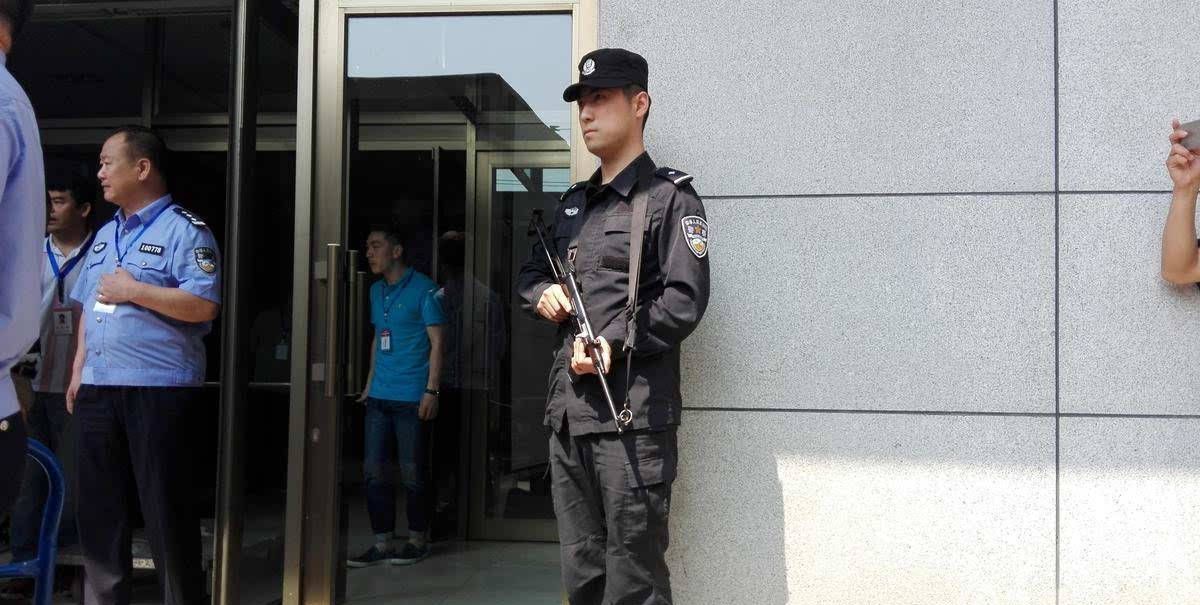 同样是押运,高考试卷用步枪护送,为何运输钞票却不行?休闲区蓝鸢梦想 - Www.slyday.coM 同样是押运,高考试卷用步枪护送,为何运输钞票却不行?休闲区蓝鸢梦想 - Www.slyday.coM