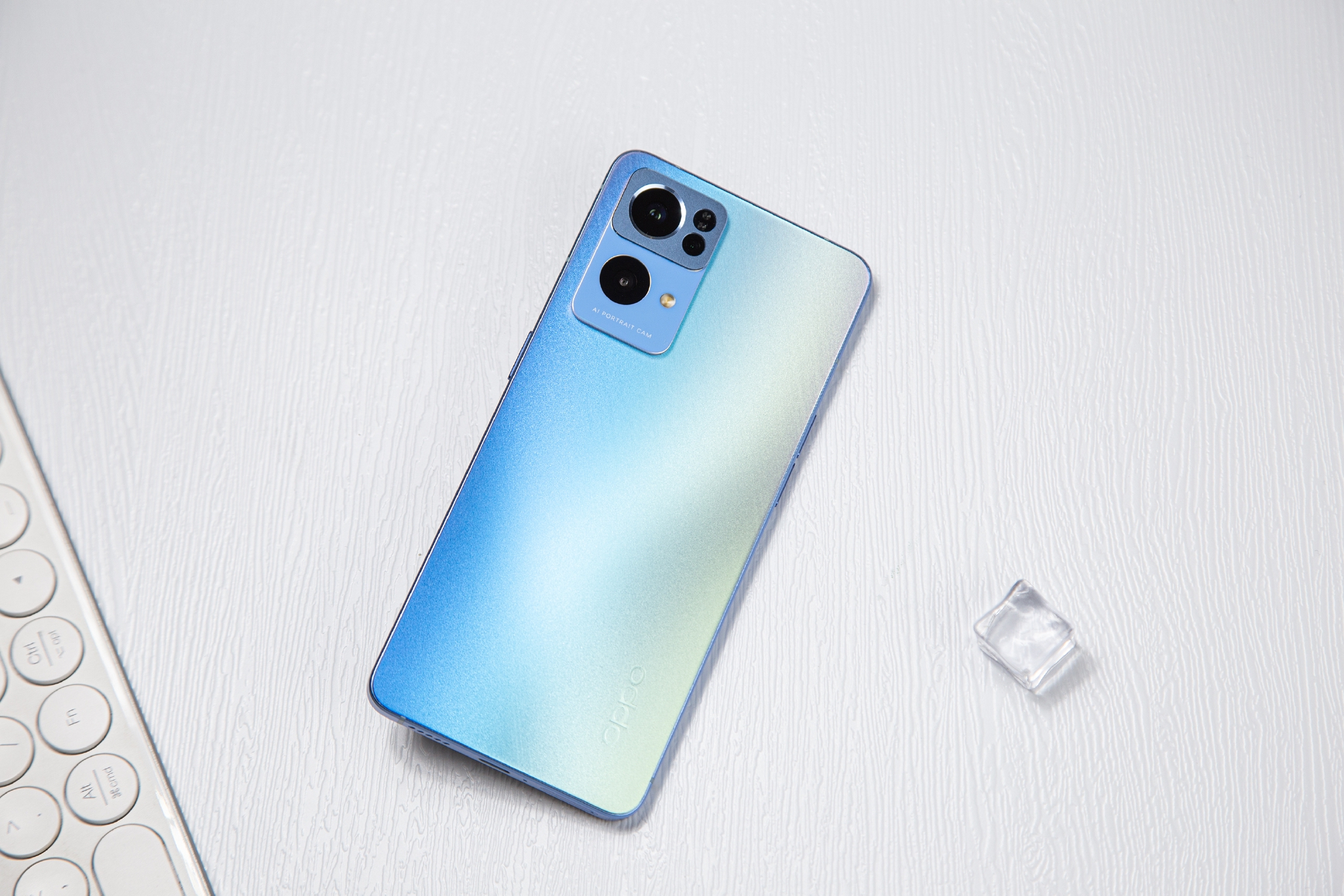 (oppo reno7 pro)而oppo首款折叠屏手机oppo find n的发布,以实用的