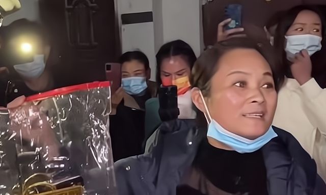 陈亚男母亲罕见现身,发声为女儿诉苦,请求网友不要再骂陈亚男休闲区蓝鸢梦想 - Www.slyday.coM 陈亚男母亲罕见现身,发声为女儿诉苦,请求网友不要再骂陈亚男休闲区蓝鸢梦想 - Www.slyday.coM