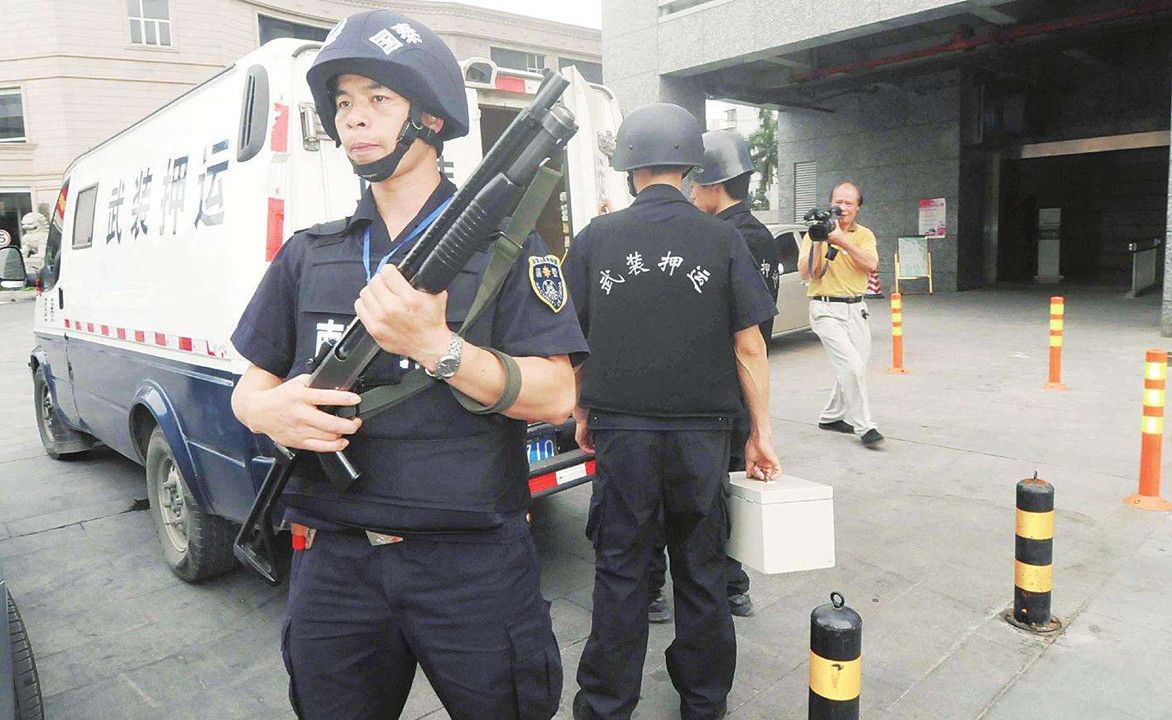 同样是押运,高考试卷用步枪护送,为何运输钞票却不行?休闲区蓝鸢梦想 - Www.slyday.coM 同样是押运,高考试卷用步枪护送,为何运输钞票却不行?休闲区蓝鸢梦想 - Www.slyday.coM