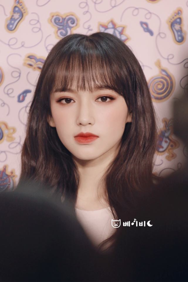 程潇生图曝光身材纤细建模脸名不虚传新发型令人眼前一亮