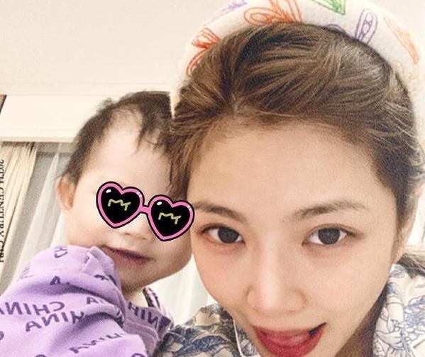 杜淳老婆王灿分享女儿的日常 说：王灿竟然离过婚休闲区蓝鸢梦想 - Www.slyday.coM