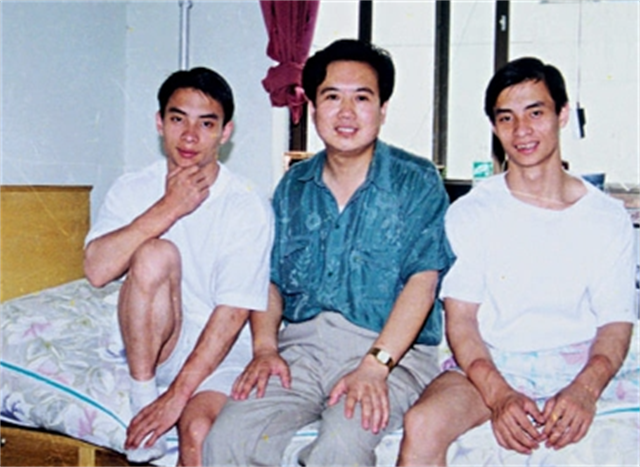 体操兄弟李小双李大双两人头发都已花白结婚多年都没有孩子