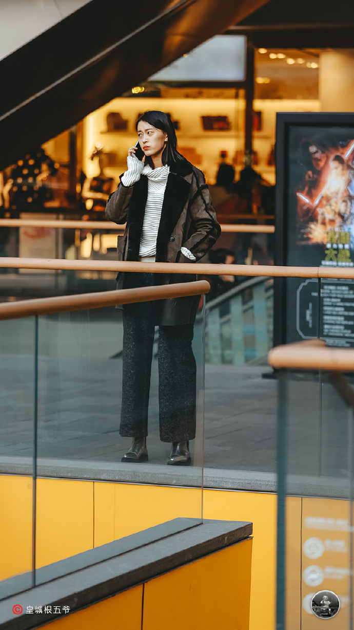 追寻时尚并不遥远三里屯街区美女们的穿搭给你带来新体会