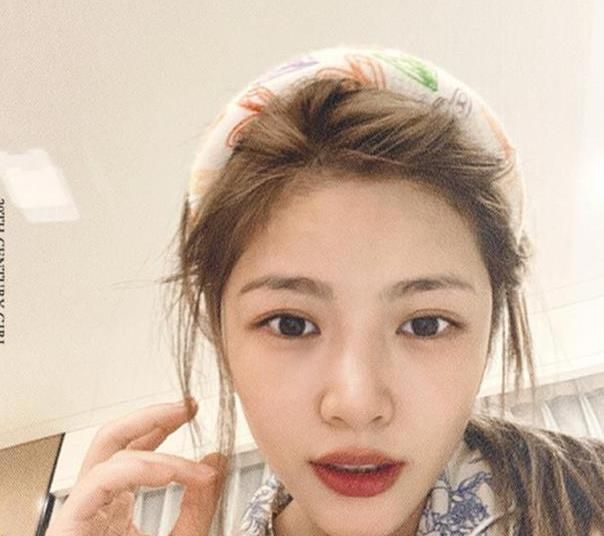 杜淳老婆王灿分享女儿的日常 说：王灿竟然离过婚休闲区蓝鸢梦想 - Www.slyday.coM