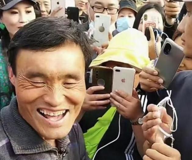 大衣哥儿子离婚拉面哥大哥车祸去世2021年两位草根都不太顺