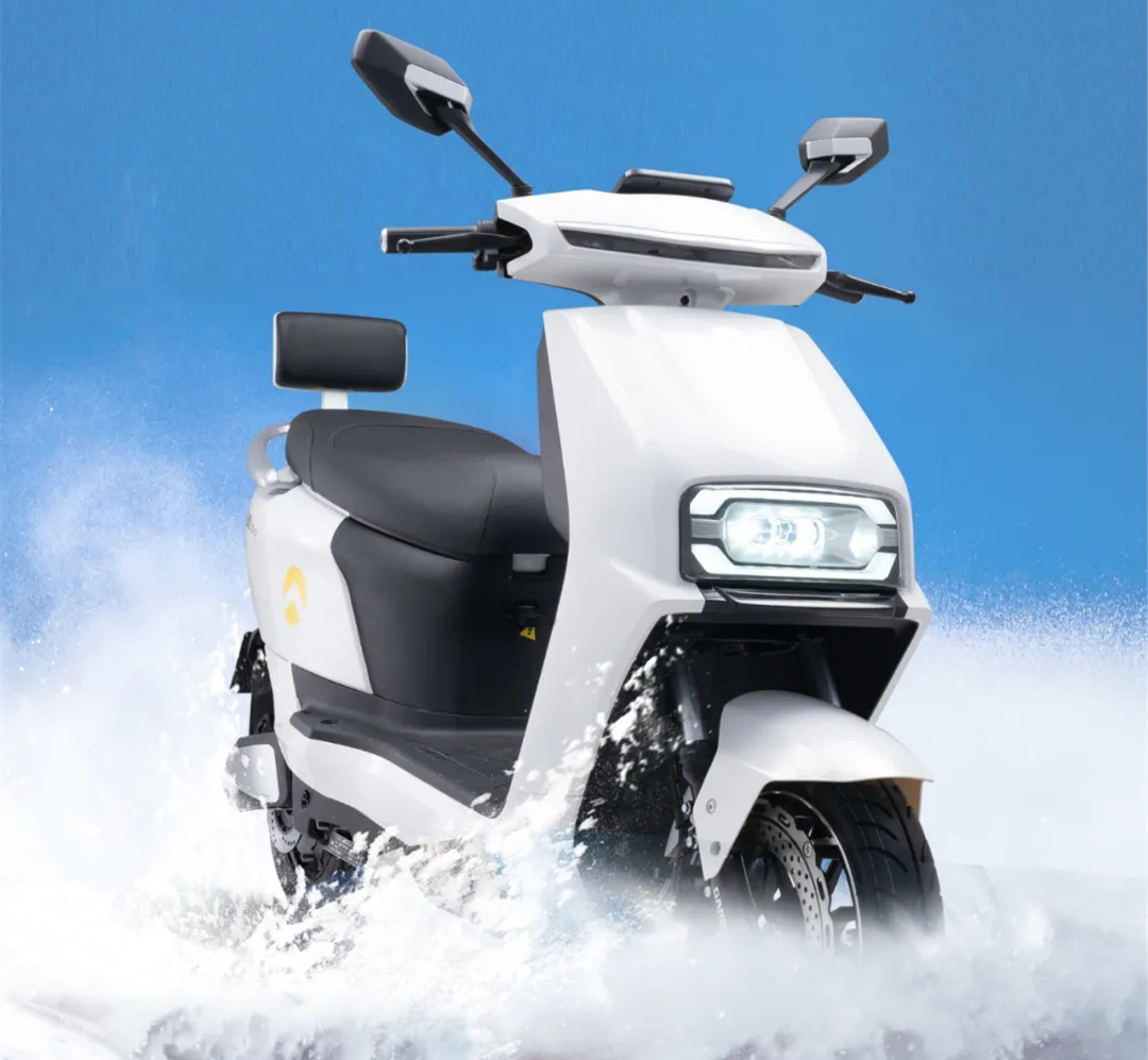 金箭锐界t530电摩评测1800w电机96v30ah电池续航150公里