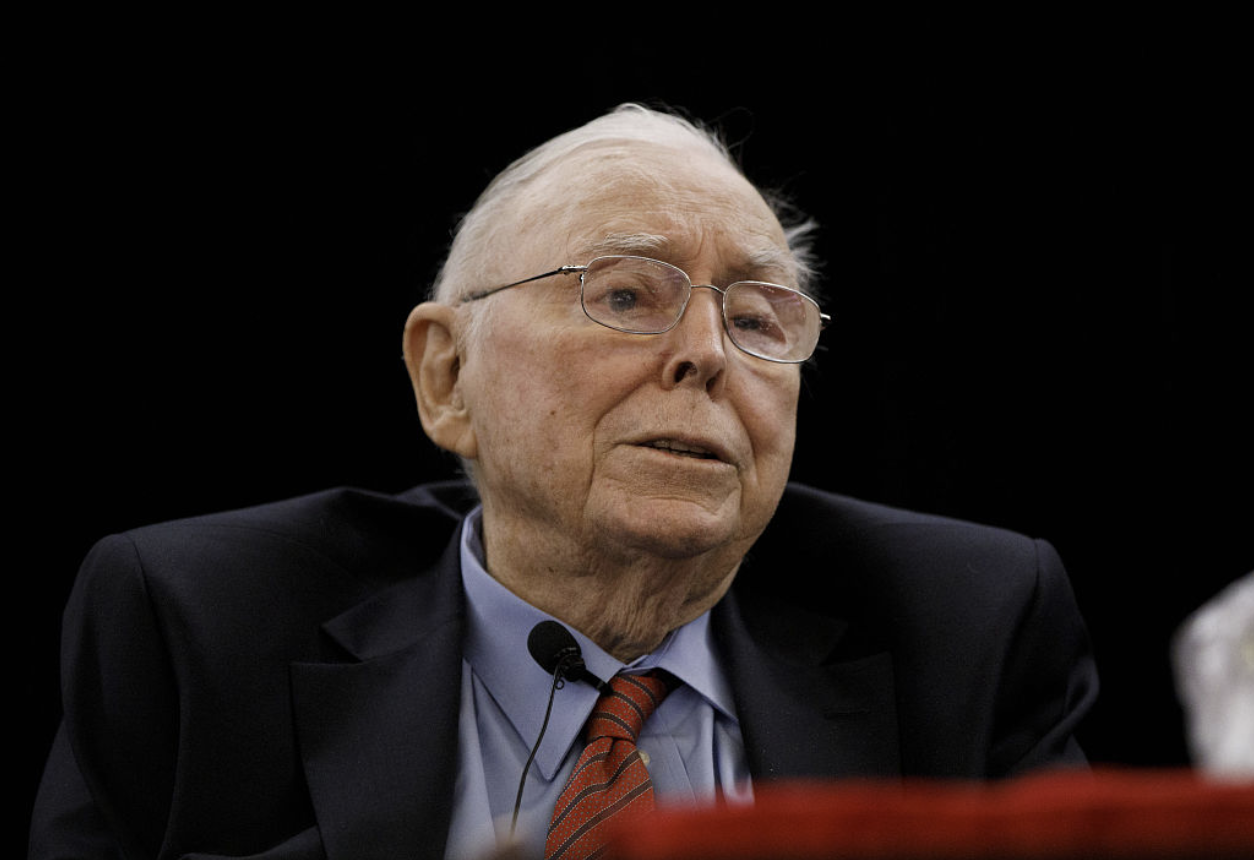 加仓3600万美元,芒格继续买入阿里,互联网到底了吗?|阿里|芒格|互联网