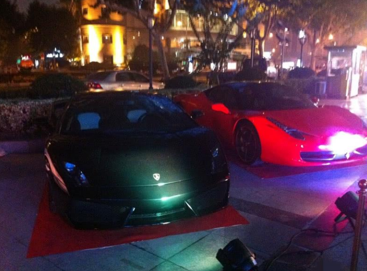 在北京工体的酒吧门口就出现了大量豪车,玛莎拉蒂总裁(配置|询价)在