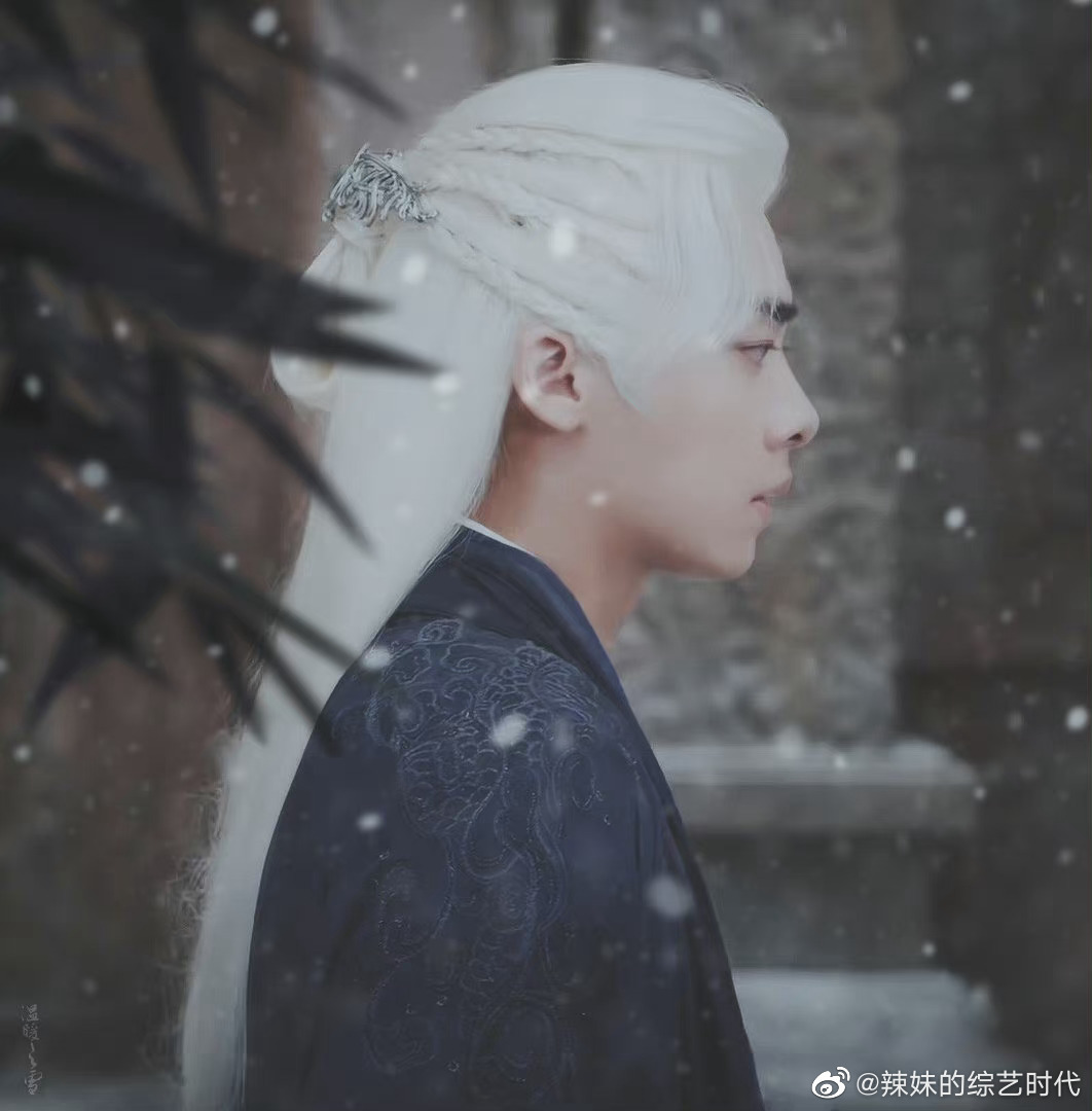 《镜双城》李易峰白发造型路透9615!