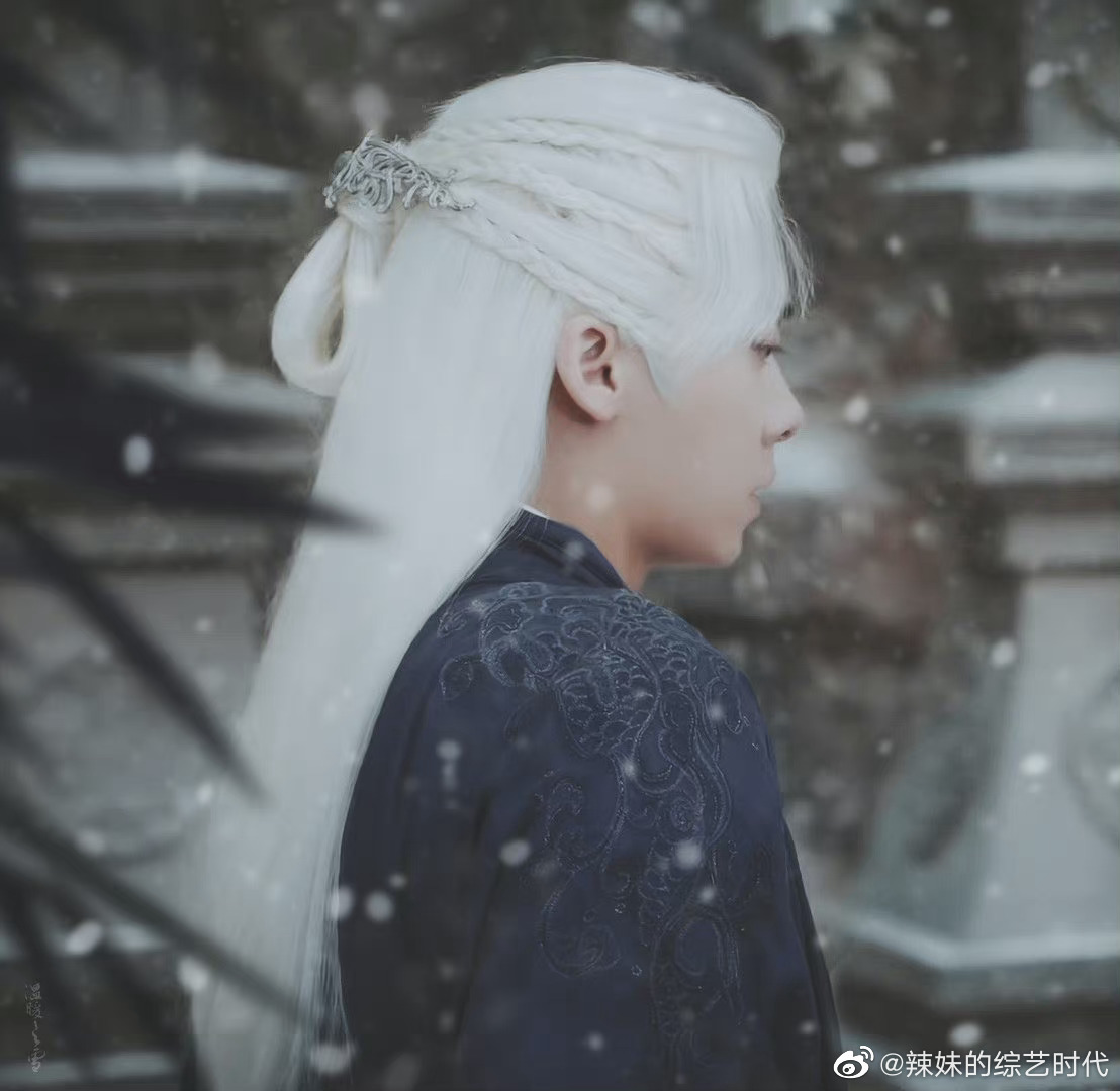 《镜双城》李易峰白发造型路透9615!