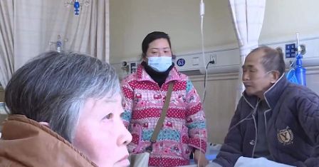 丈夫30年前花天酒地抛妻弃女，如今重病求收留，前妻：不接受道歉休闲区蓝鸢梦想 - Www.slyday.coM