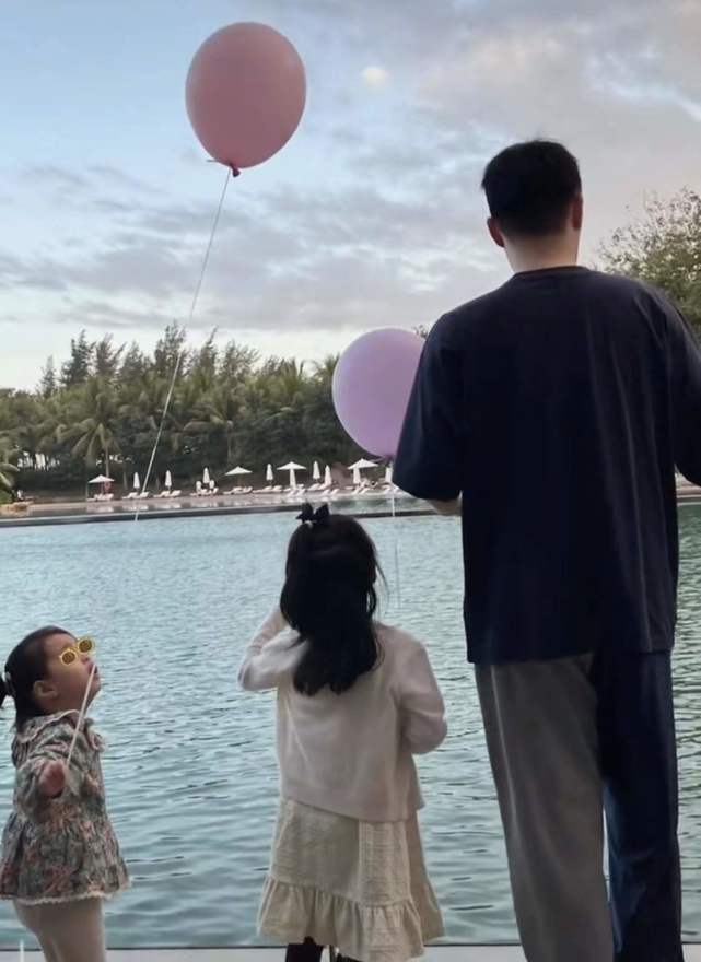 陈赫给小女儿过生日,2岁咲咲被壮观场面吓哭,罕露正脸像爸爸休闲区蓝鸢梦想 - Www.slyday.coM 陈赫给小女儿过生日,2岁咲咲被壮观场面吓哭,罕露正脸像爸爸休闲区蓝鸢梦想 - Www.slyday.coM