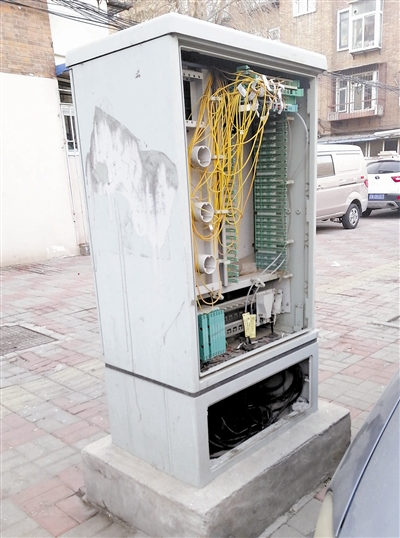 配电箱箱门缺失