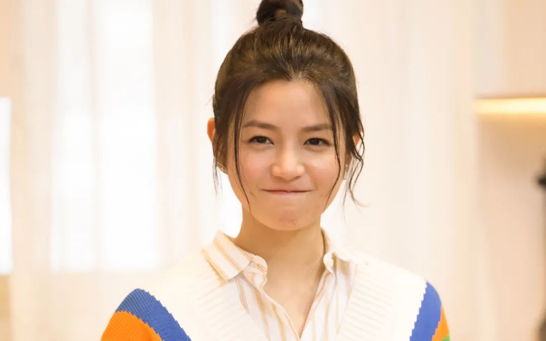 陈妍希也为家庭付出良多,在生下陈睦辰后,陈妍希家庭事业双兼顾,并没