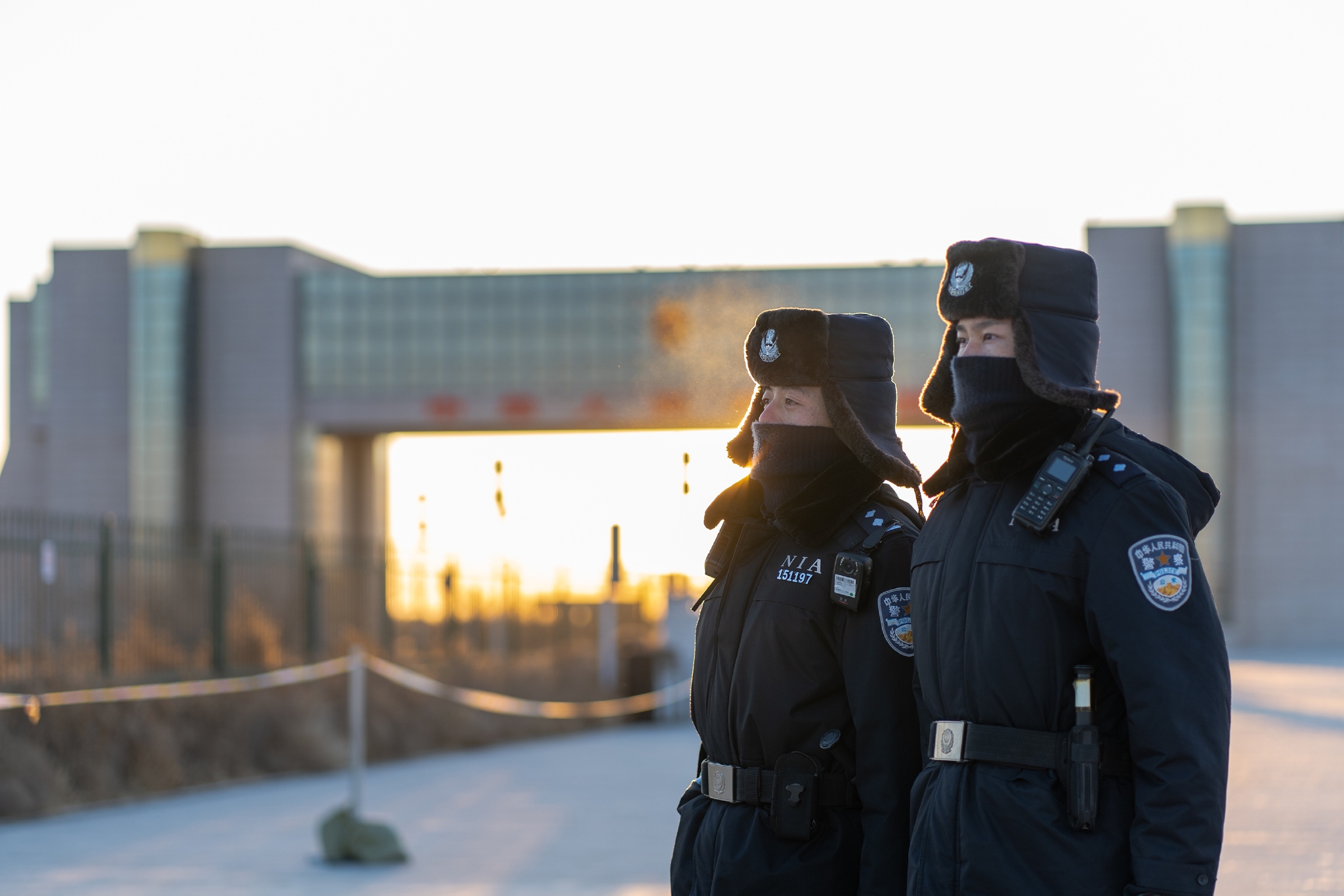 内蒙古二连边检站民警用坚守国门的方式迎接新年|内蒙古|民警_新浪