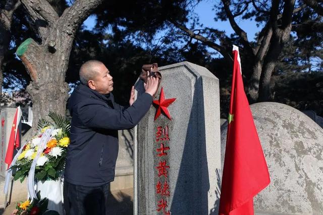 黄继光牺牲70周年他的侄子今天到沈阳祭扫烈士墓