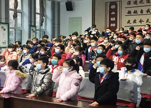 家校携手同心育人共促成长河东区香山道小学家长走进课后服务课堂