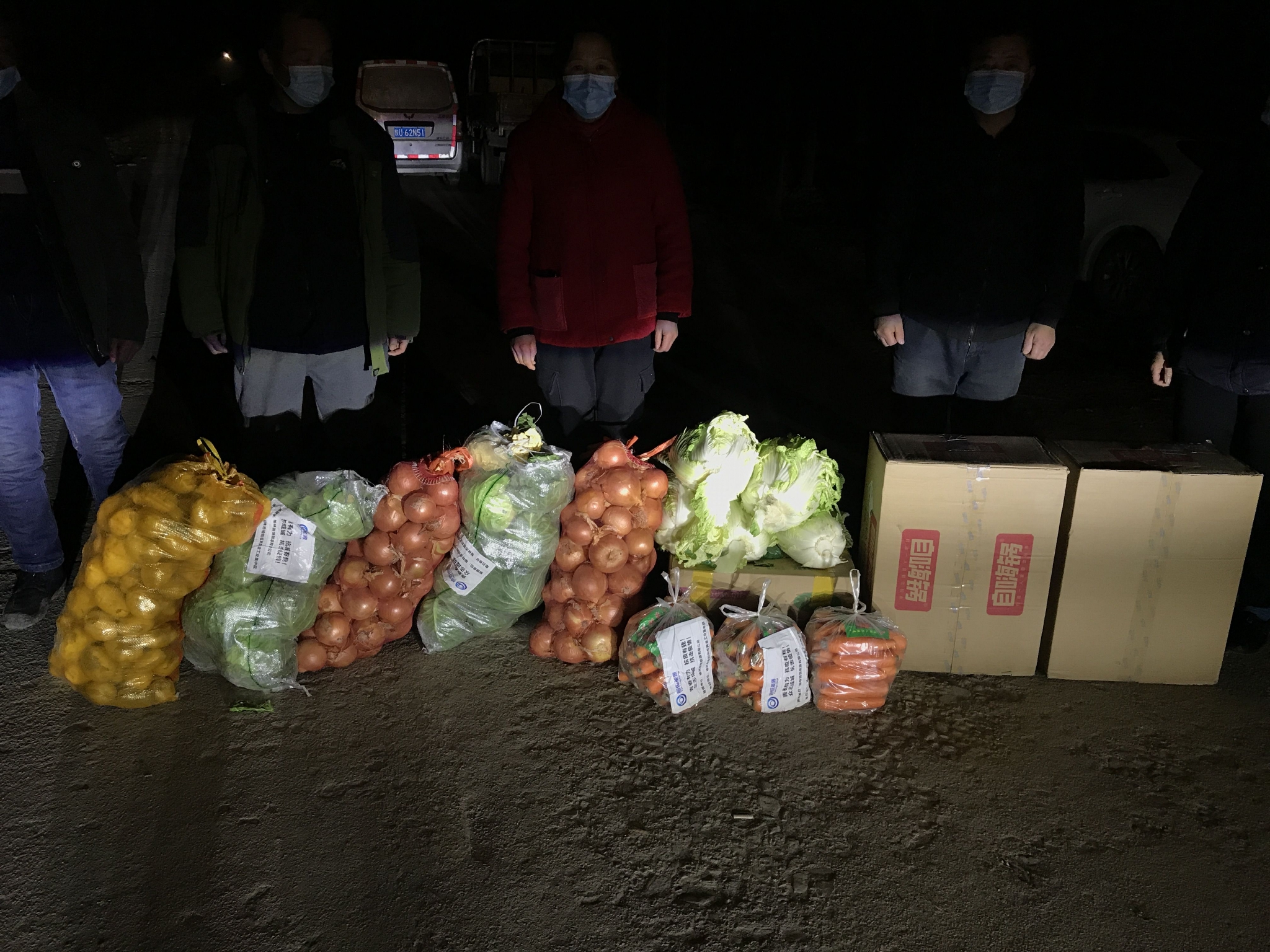 ▲西安市慈善会为被困人员运送物资。受访者供图
