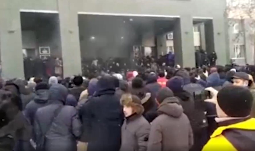哈萨克斯坦全境实行紧急状态 都是气价上涨惹的祸？休闲区蓝鸢梦想 - Www.slyday.coM
