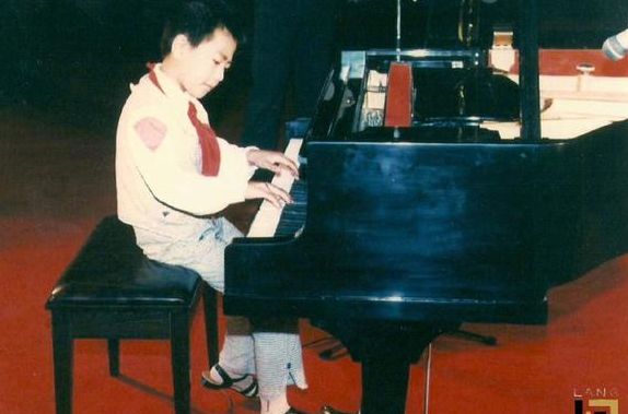 郎朗：成名路上有泪，没给老师送红包差点毁了他的一生休闲区蓝鸢梦想 - Www.slyday.coM