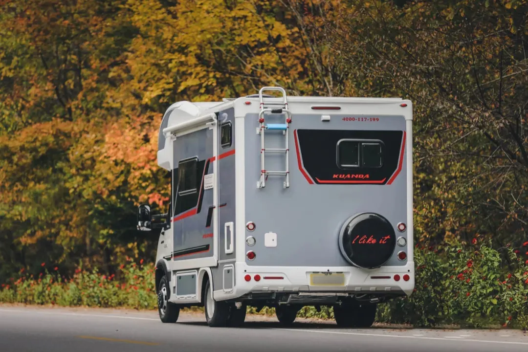 全新升级宽大房车v9plus低调奢华外观科学合理内饰布局