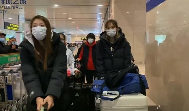 天津女排顺利返回天津!王宝泉想外孙了,瓦尔加斯还没有离开球队休闲区蓝鸢梦想 - Www.slyday.coM 天津女排顺利返回天津!王宝泉想外孙了,瓦尔加斯还没有离开球队休闲区蓝鸢梦想 - Www.slyday.coM