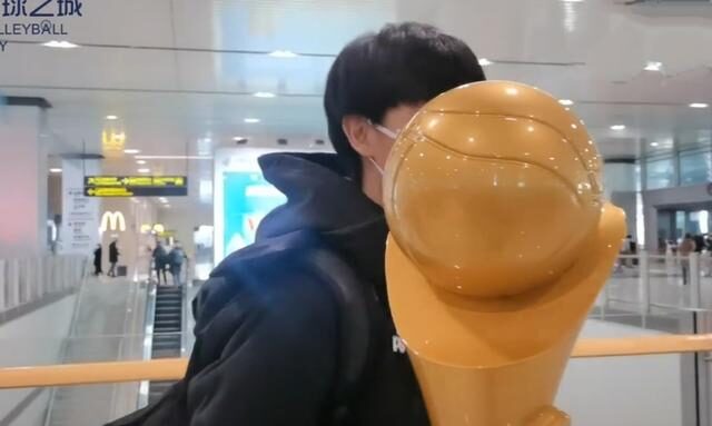 天津女排顺利返回天津!王宝泉想外孙了,瓦尔加斯还没有离开球队休闲区蓝鸢梦想 - Www.slyday.coM 天津女排顺利返回天津!王宝泉想外孙了,瓦尔加斯还没有离开球队休闲区蓝鸢梦想 - Www.slyday.coM