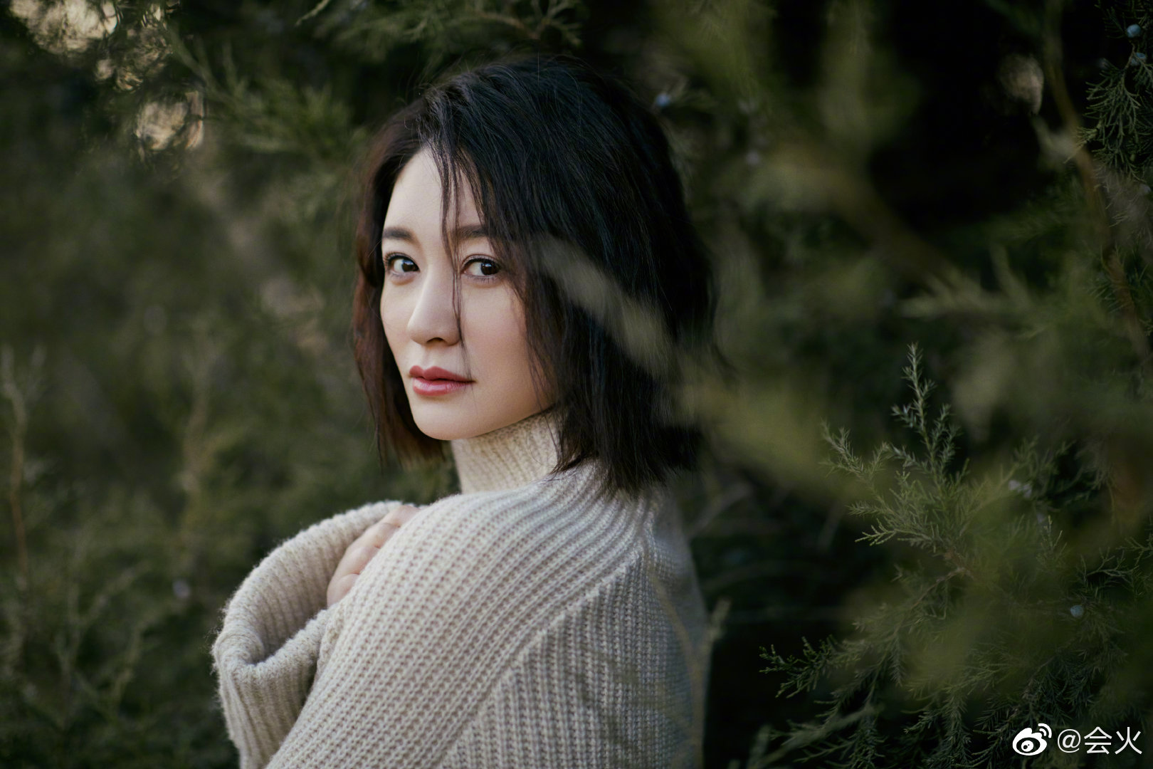 刚刚欢瑞世纪官宣欢瑞将全面负责李小冉的个人经纪业务发展