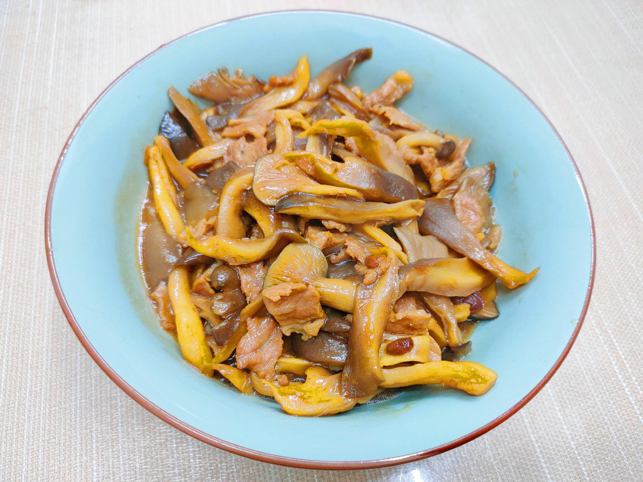 蘑菇炖肉太香了孩子抢着吃很多人第一步做错了难怪不入味