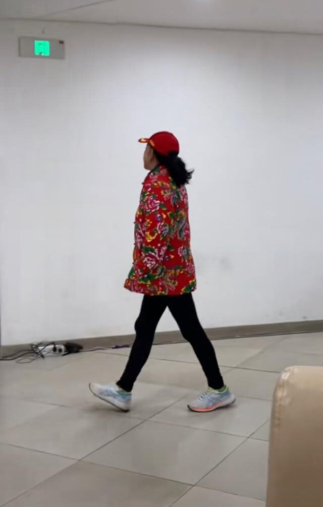 69岁刘晓庆穿花棉袄排话剧,上身显得膀大腰粗,长腿却又纤细无比休闲区蓝鸢梦想 - Www.slyday.coM 69岁刘晓庆穿花棉袄排话剧,上身显得膀大腰粗,长腿却又纤细无比休闲区蓝鸢梦想 - Www.slyday.coM