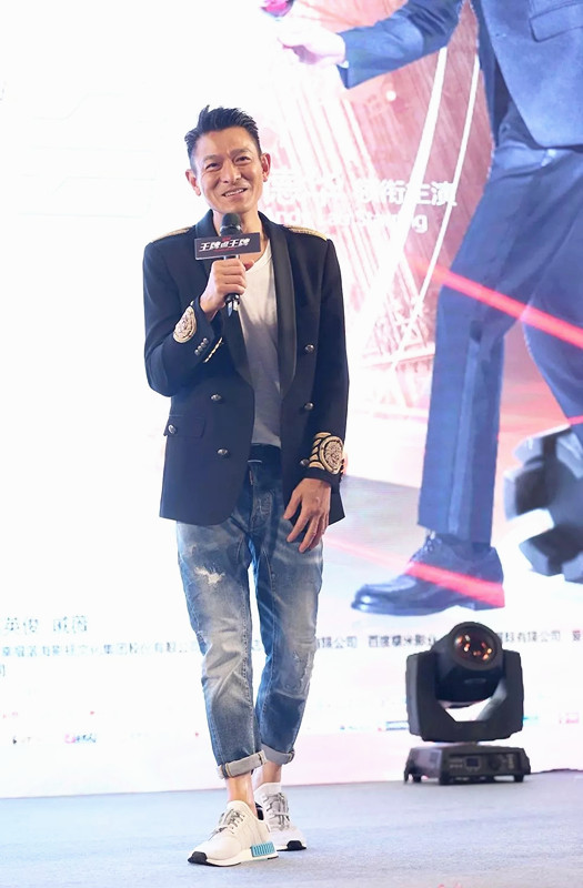 刘德华和那英同台,黑色西装穿出"天王范",24年后再度聚首|刘德华|那英