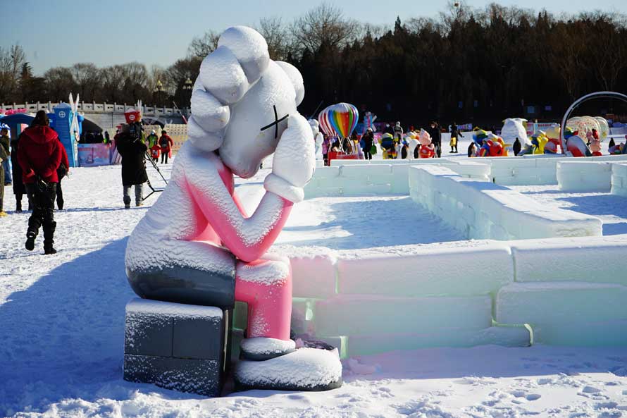 雪地坦克雪原小火车假期带孩子到北京陶然亭冰雪嘉年华玩嗨了