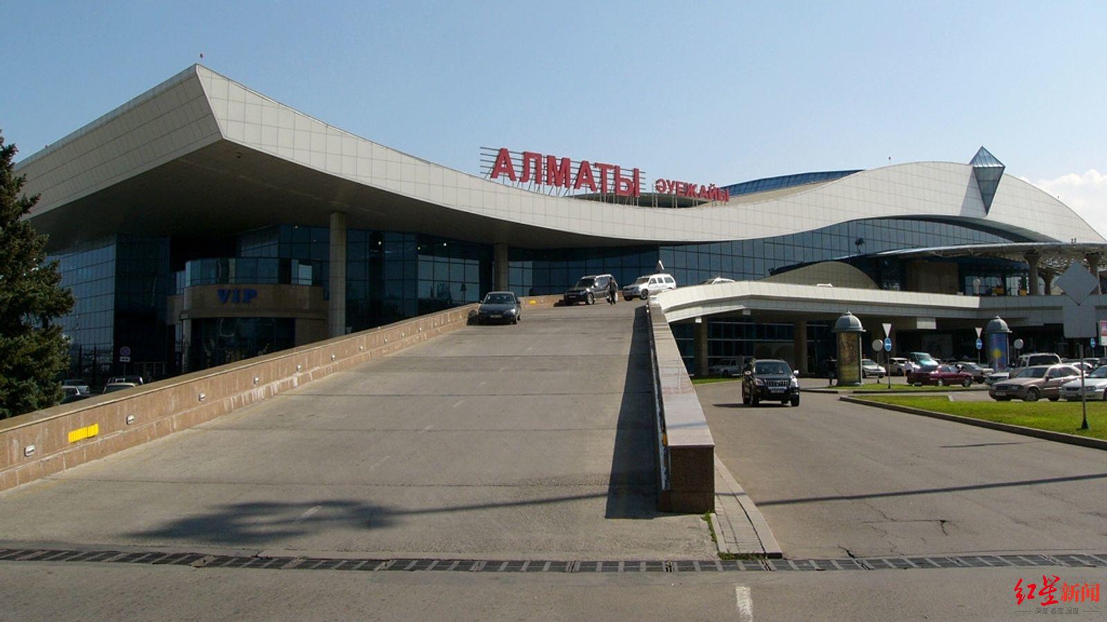 哈萨克斯坦机场:旅客在飞机上过夜,不知如何离开这个国家