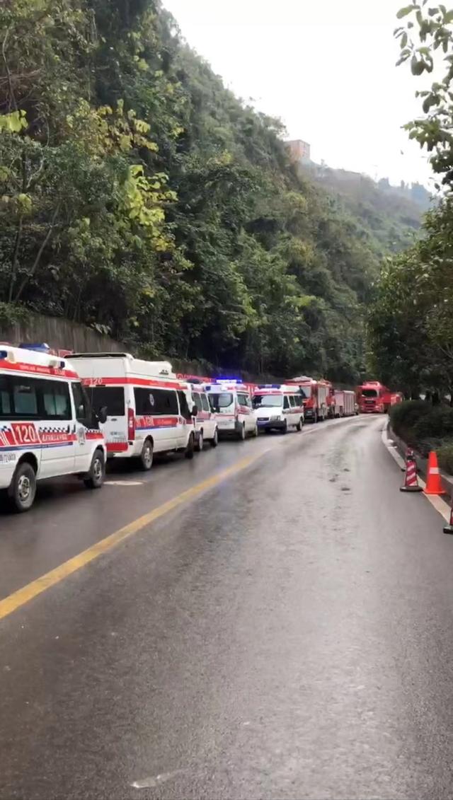 重庆武隆一食堂疑似燃气泄漏燃爆垮塌，正在搜救休闲区蓝鸢梦想 - Www.slyday.coM